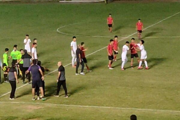 درگیری عجیب در فوتبال ایران؛ 9بازیکن را آش و لاش کردند داور آبمیوه می خورد ، بازیکنانم روی زمین بودند گاز اشک آور زدند